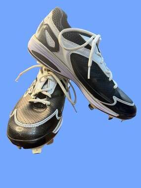 Women's Fast Pitch Metal Cleats